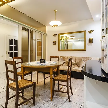 Apartment Gostiny Dom Nezavisimosti *